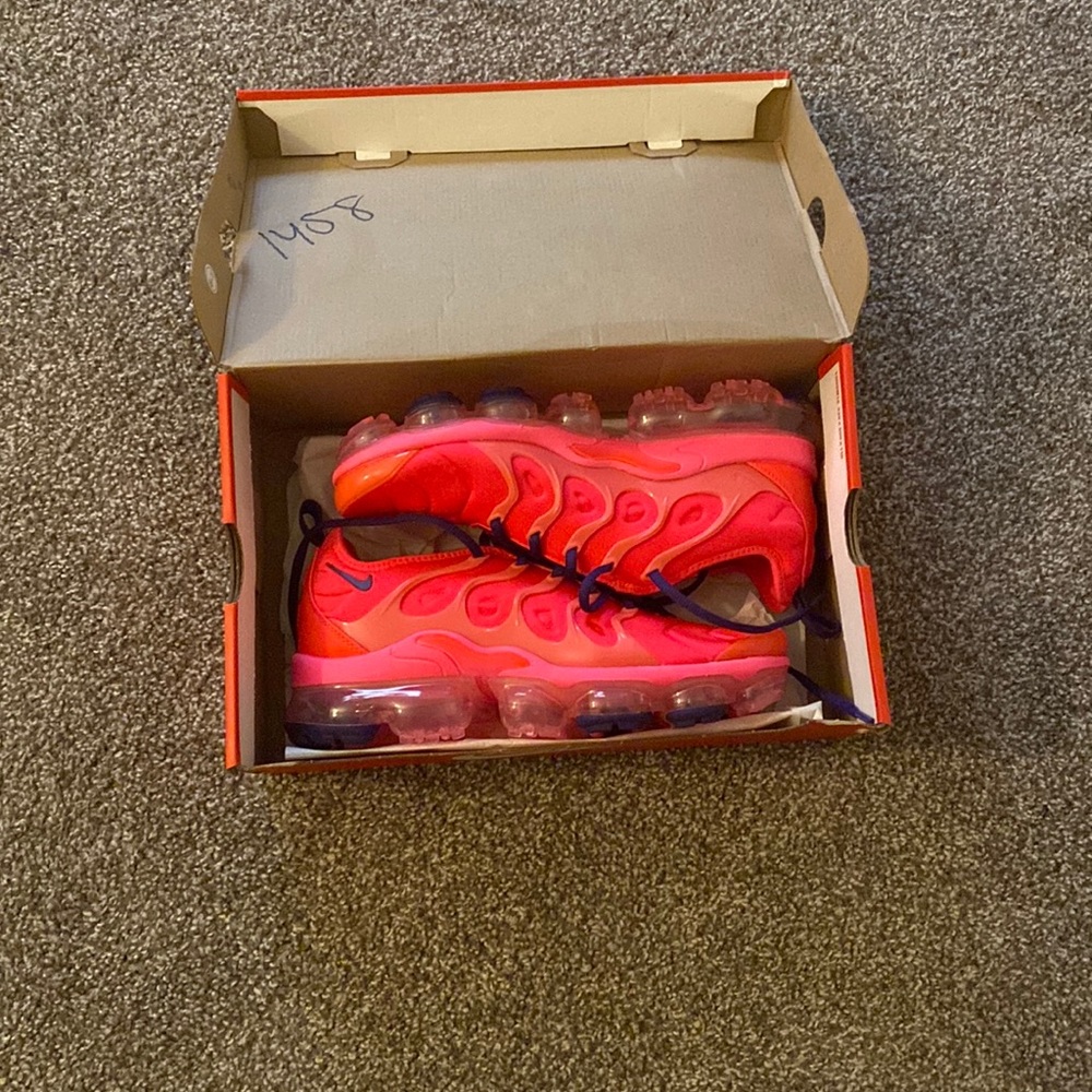 Women tennis shoe